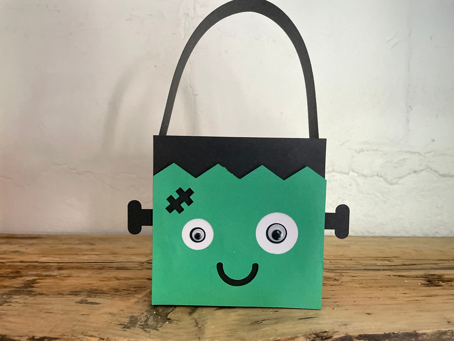 Halloween Party Trick or Treat Sweet Boxes, Spooky Fright Night Children's Party Bags, Choose from Spider, Bats, Pumpkin or Frankenstein