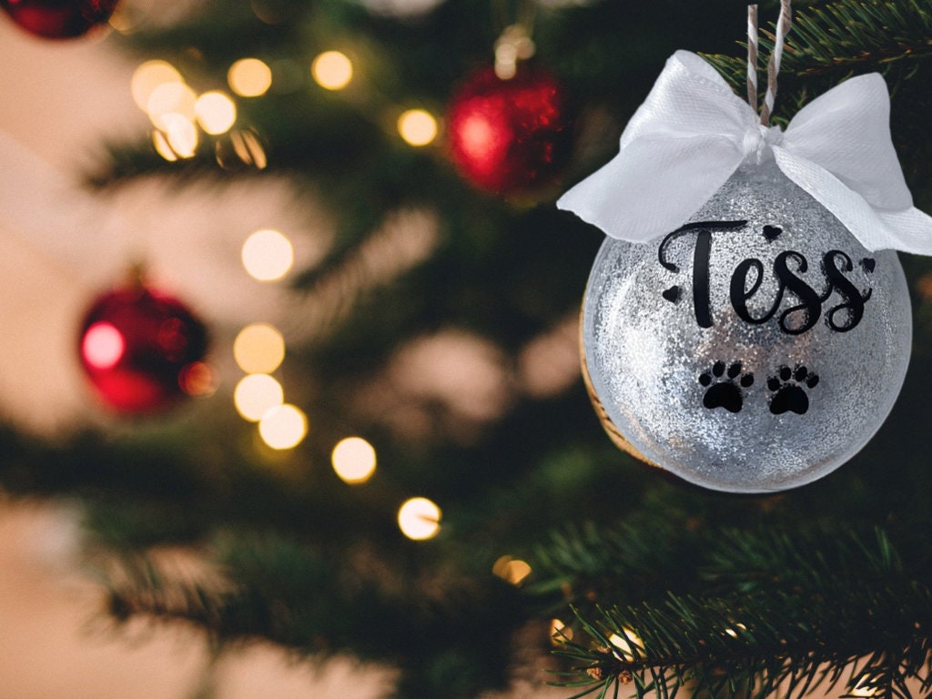 Personalised Pet Name Christmas Tree Bauble, Ready to Hang Monogrammed Xmas Ornament, Puppy’s First Christmas, Custom Made Festive Pet Gift